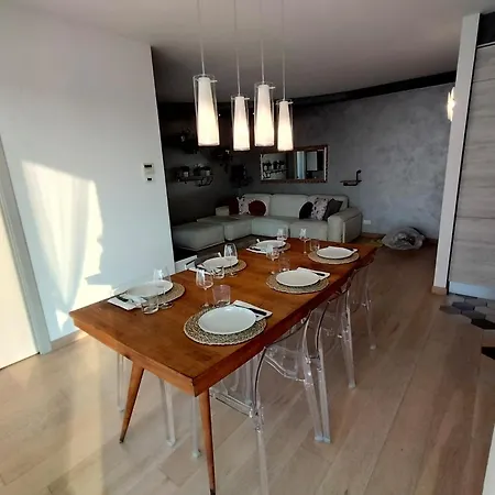 דירה Penthouse Liberty Attico ביביונה